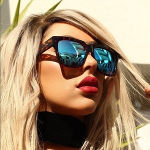 QUAY X CHRISSPY MILA TORTOISE / BLUE SUNGLASSES